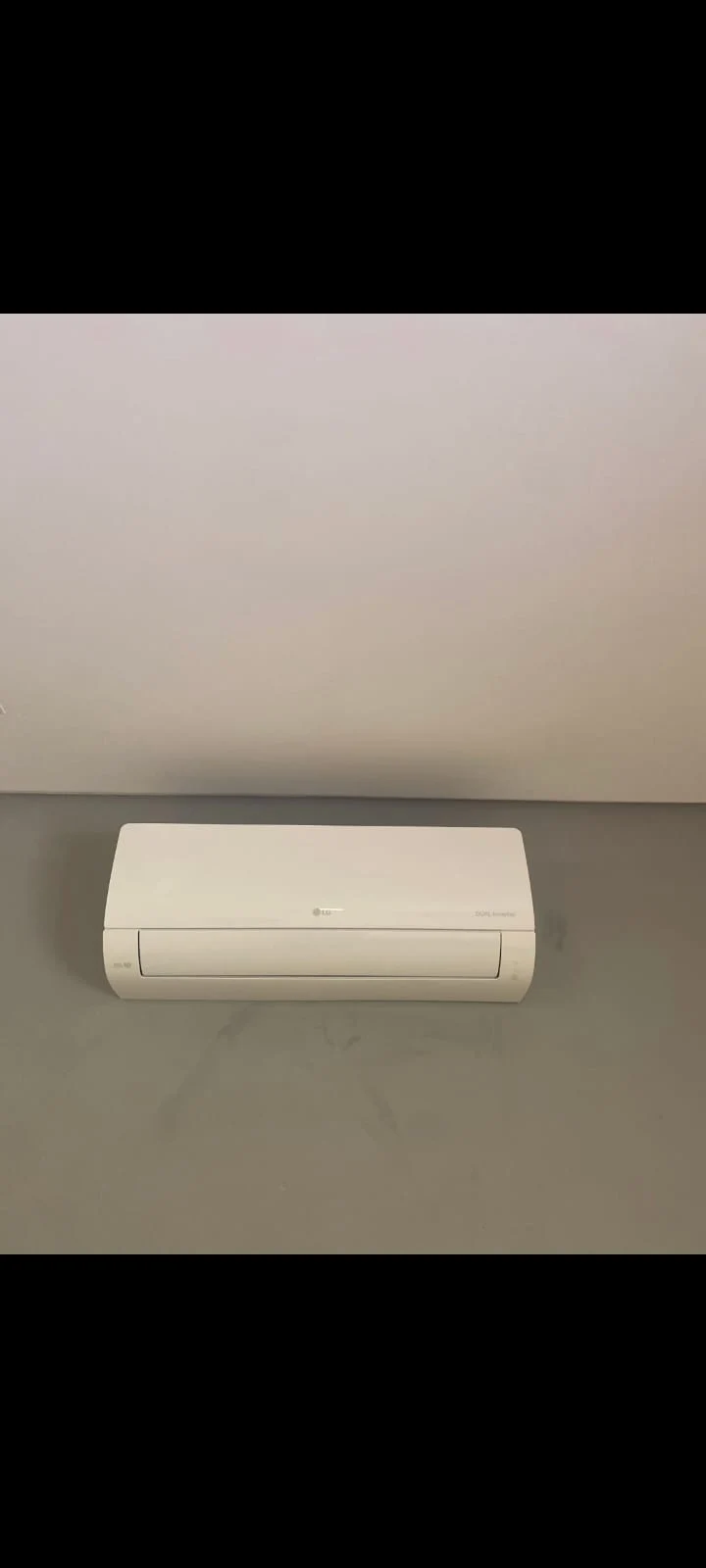 Ar-condicionado split instalado em uma parede